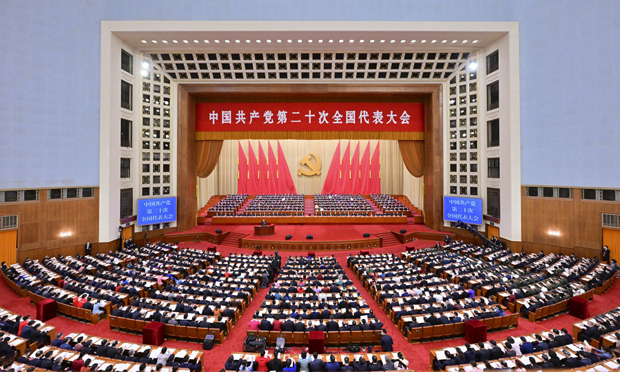 10月16日，中国共产党第二十次全国代表大会在北京人民大会堂开幕。习近平代表第十九届中央委员会向大会作报告。新华社记者 岳月伟 摄